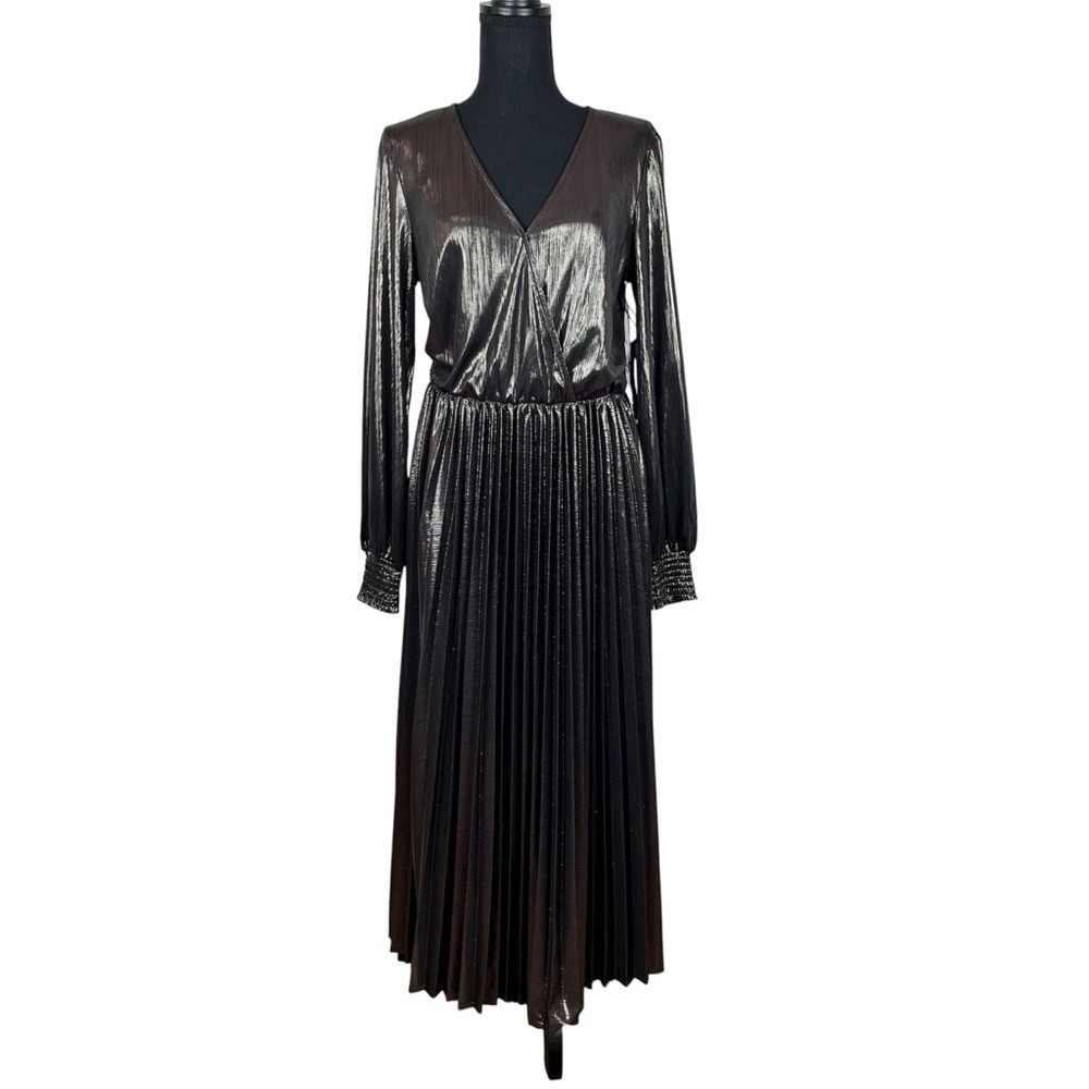 Sage + Fig Metallic Pleated Dress - size Small‎